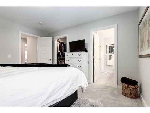 382 Sundown Road, Cochrane, AB - Indoor Photo Showing Bathroom