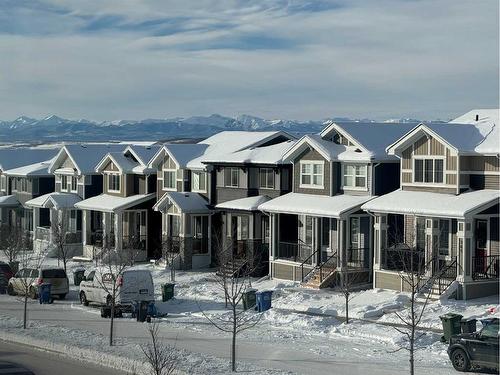 382 Sundown Road, Cochrane, AB - Indoor Photo Showing Other Room