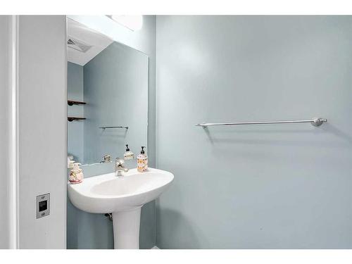 149 Walden Parade Se, Calgary, AB - Indoor Photo Showing Bathroom