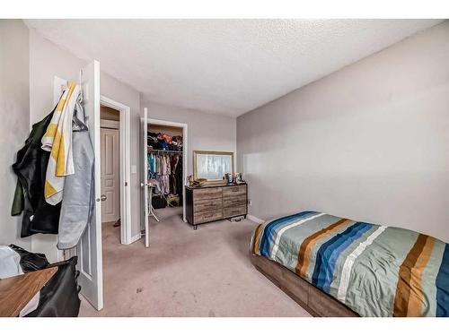 16 Taraglen Road Ne, Calgary, AB - Indoor Photo Showing Bedroom