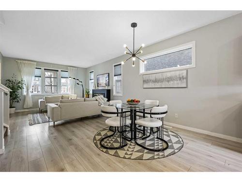 99 Masters Manor Se, Calgary, AB - Indoor Photo Showing Living Room