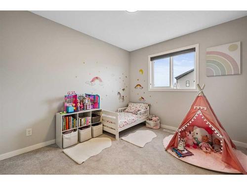 99 Masters Manor Se, Calgary, AB - Indoor Photo Showing Bedroom