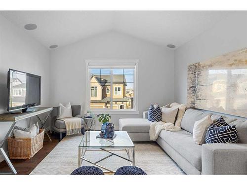 80 Evansridge View Nw, Calgary, AB - Indoor Photo Showing Living Room