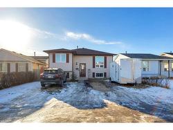 148 Falton Close NE Calgary, AB T3J 1X2