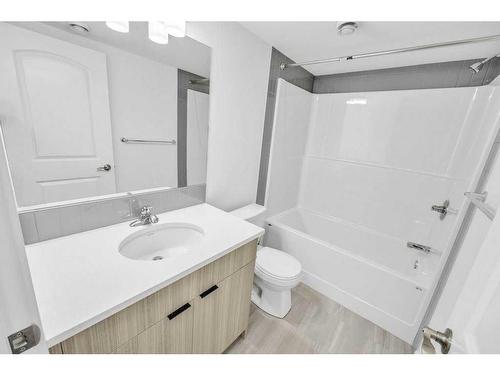 1115 Chinnok Winds Circle Sw, Airdrie, AB - Indoor Photo Showing Bathroom