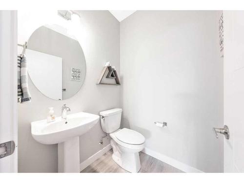 11 Willow Park Point, Cochrane, AB - Indoor Photo Showing Bathroom