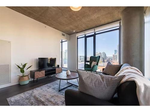 1003-1010 6 Street Sw, Calgary, AB - Indoor Photo Showing Living Room