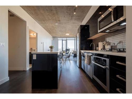 1003-1010 6 Street Sw, Calgary, AB - Indoor Photo Showing Kitchen