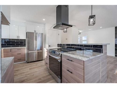 6163 Penworth Road Se, Calgary, AB - Indoor Photo Showing Kitchen With Upgraded Kitchen