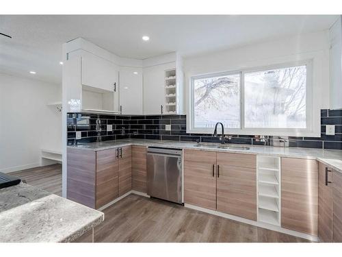 6163 Penworth Road Se, Calgary, AB - Indoor Photo Showing Kitchen