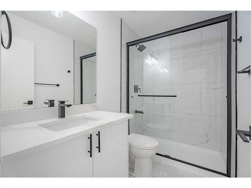 6163 Penworth Road Se, Calgary, AB - Indoor Photo Showing Bathroom