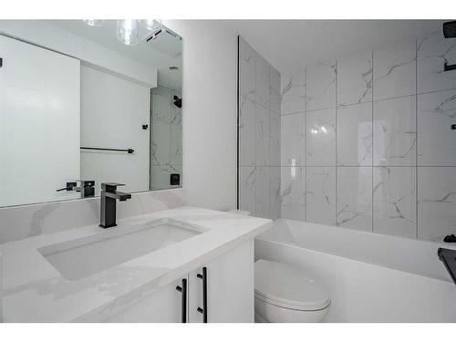 6163 Penworth Road Se, Calgary, AB - Indoor Photo Showing Bathroom