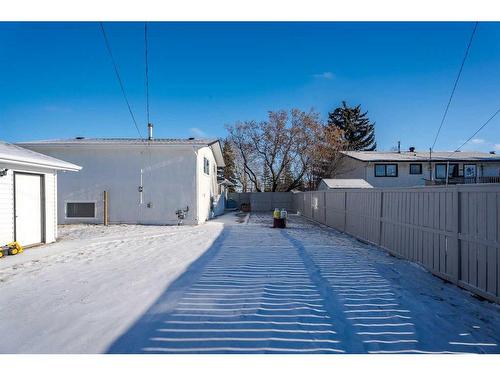 6163 Penworth Road Se, Calgary, AB - Outdoor