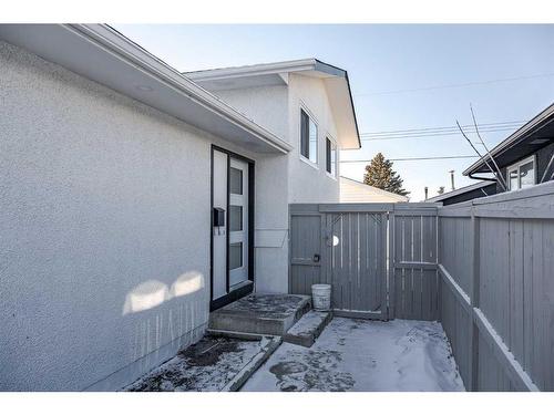 6163 Penworth Road Se, Calgary, AB - Outdoor With Exterior