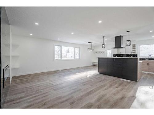 6163 Penworth Road Se, Calgary, AB - Indoor Photo Showing Kitchen