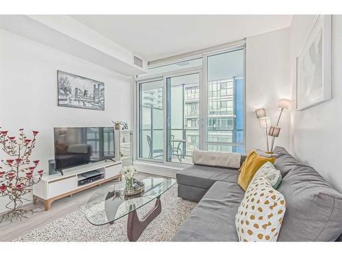 516-615 6 Avenue Se, Calgary, AB - Indoor Photo Showing Living Room