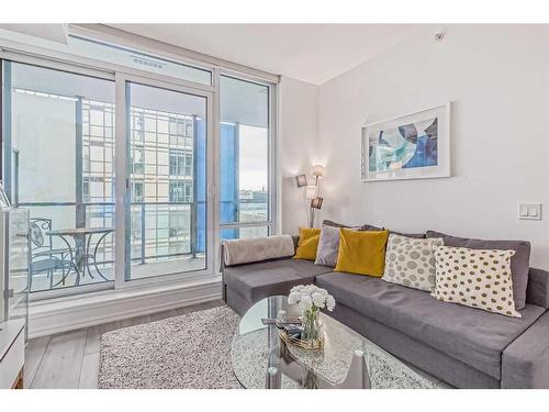 516-615 6 Avenue Se, Calgary, AB - Indoor Photo Showing Living Room