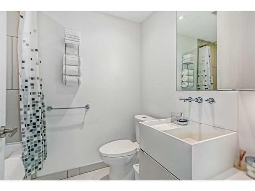 516-615 6 Avenue Se, Calgary, AB - Indoor Photo Showing Bathroom