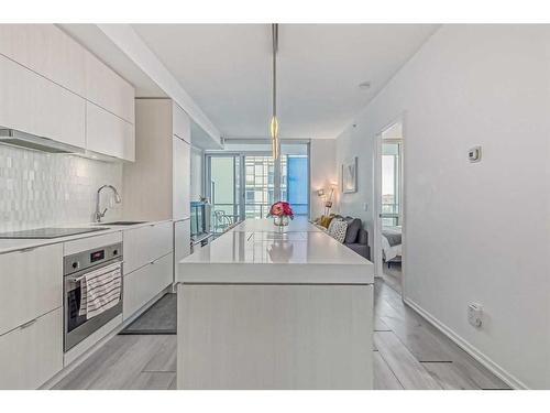 516-615 6 Avenue Se, Calgary, AB - Indoor Photo Showing Kitchen