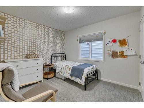 132 Wolf Creek Manor Se, Calgary, AB - Indoor Photo Showing Bedroom