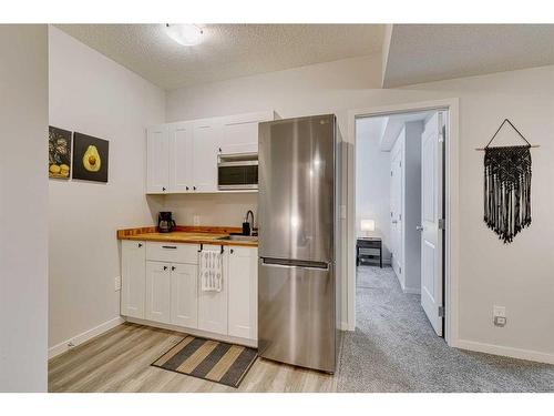 132 Wolf Creek Manor Se, Calgary, AB - Indoor Photo Showing Kitchen