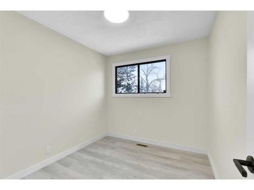 5519 1 Avenue Se, Calgary, AB - Indoor Photo Showing Other Room