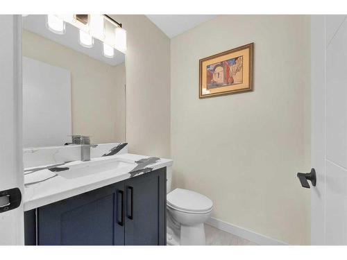 5519 1 Avenue Se, Calgary, AB - Indoor Photo Showing Bathroom