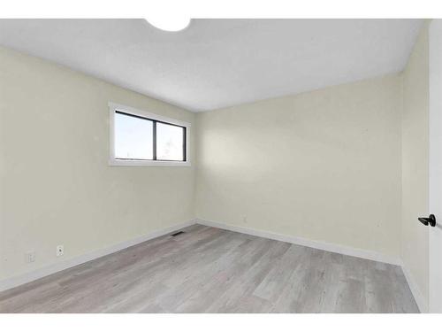 5519 1 Avenue Se, Calgary, AB - Indoor Photo Showing Other Room