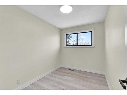 5519 1 Avenue Se, Calgary, AB - Indoor Photo Showing Other Room