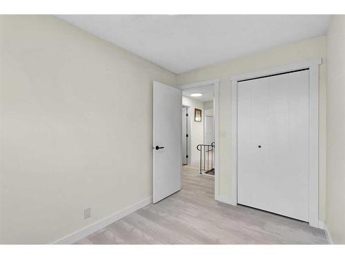 5519 1 Avenue Se, Calgary, AB - Indoor Photo Showing Other Room