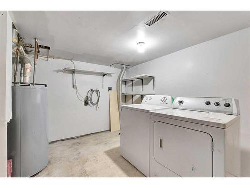 5519 1 Avenue Se, Calgary, AB - Indoor Photo Showing Laundry Room