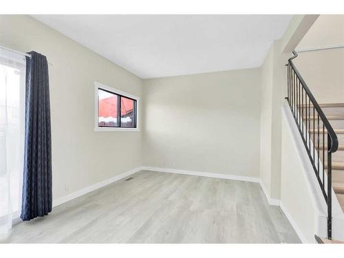 5519 1 Avenue Se, Calgary, AB - Indoor Photo Showing Other Room