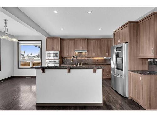 1121 Kingston Crescent Se, Airdrie, AB - Indoor Photo Showing Kitchen