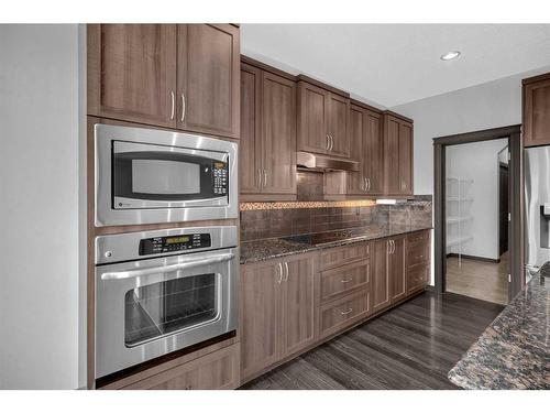 1121 Kingston Crescent Se, Airdrie, AB - Indoor Photo Showing Kitchen