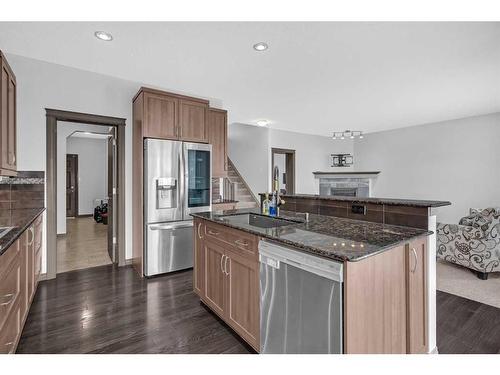 1121 Kingston Crescent Se, Airdrie, AB - Indoor Photo Showing Kitchen