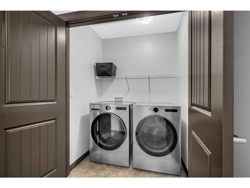 1121 Kingston Crescent Se, Airdrie, AB - Indoor Photo Showing Laundry Room