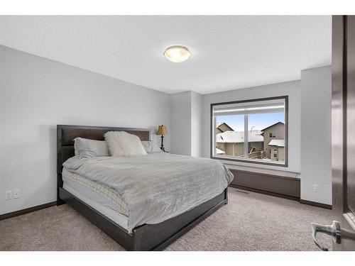 1121 Kingston Crescent Se, Airdrie, AB - Indoor Photo Showing Bedroom