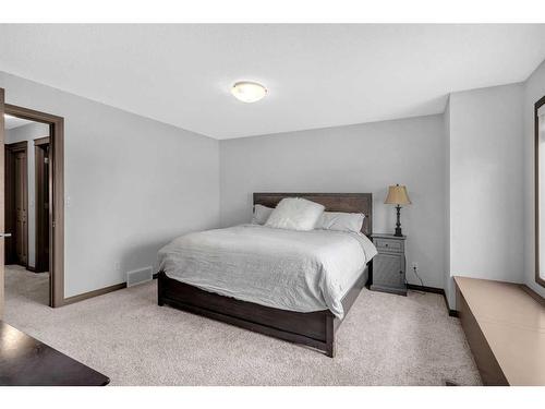 1121 Kingston Crescent Se, Airdrie, AB - Indoor Photo Showing Bedroom