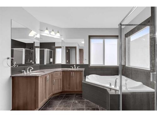 1121 Kingston Crescent Se, Airdrie, AB - Indoor Photo Showing Bathroom