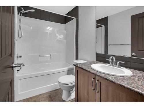 1121 Kingston Crescent Se, Airdrie, AB - Indoor Photo Showing Bathroom