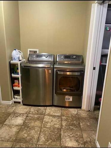 5923 7 Avenue, Edmonton, AB - Indoor Photo Showing Laundry Room