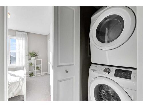 486 Nolan Hill Boulevard Nw, Calgary, AB - Indoor Photo Showing Laundry Room