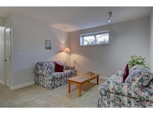 355 New Brighton Place Se, Calgary, AB - Indoor Photo Showing Living Room