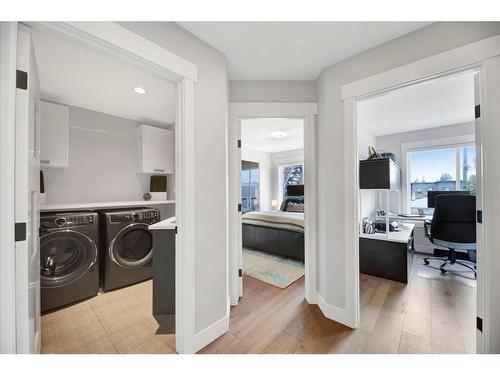 2334 24 Avenue Sw, Calgary, AB - Indoor Photo Showing Laundry Room