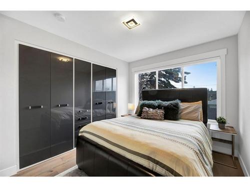 2334 24 Avenue Sw, Calgary, AB - Indoor Photo Showing Bedroom