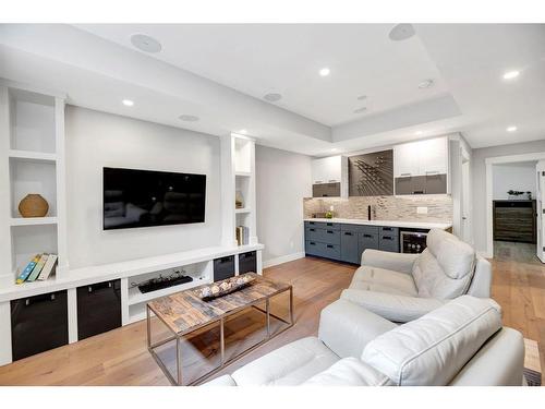 2334 24 Avenue Sw, Calgary, AB - Indoor Photo Showing Living Room