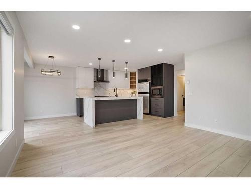 276 Royal Birch Circle Nw, Calgary, AB - Indoor Photo Showing Kitchen