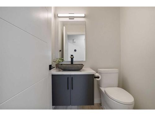 276 Royal Birch Circle Nw, Calgary, AB - Indoor Photo Showing Bathroom