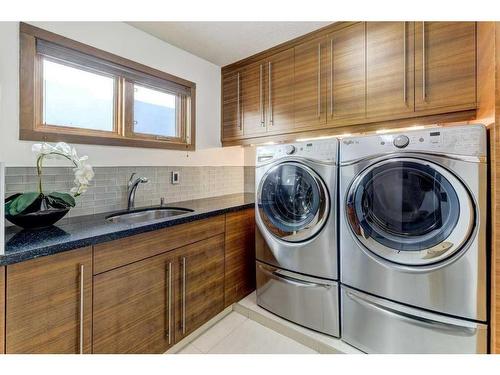 738 Crescent Road Nw, Calgary, AB - Indoor Photo Showing Laundry Room