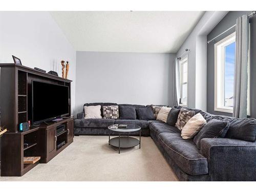 1712 High Park Boulevard Nw, High River, AB - Indoor Photo Showing Living Room